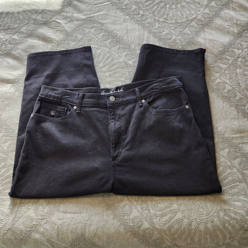 😀Gloria Vanderbilt Black Slimming Petite Capri Jeans